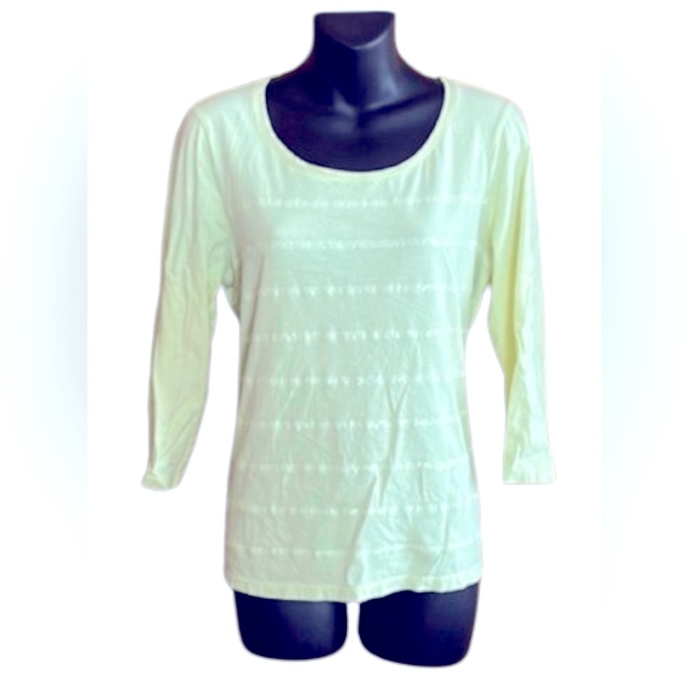 Chicos size 1 scoop neck tee 3/4 length sleeve. EUC.